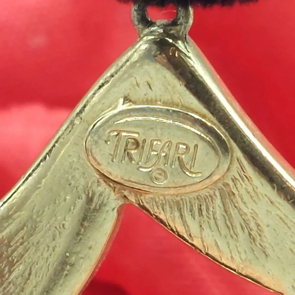 Trifari Cream Enamel Dangle Earrings 1.5" Gold Tone Diamond Shape - Image 10