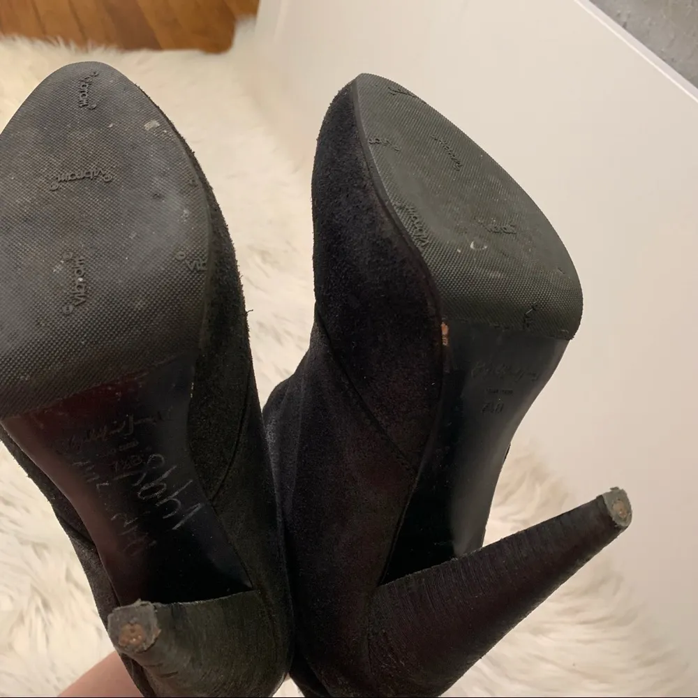 Elizabeth and James Reese Scrunch Heeled Black Boots - Image 11
