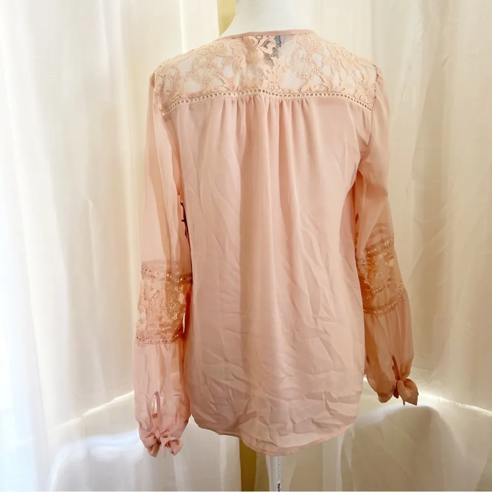 Belle Sky pink blouse New with tags Size Medium - Image 3