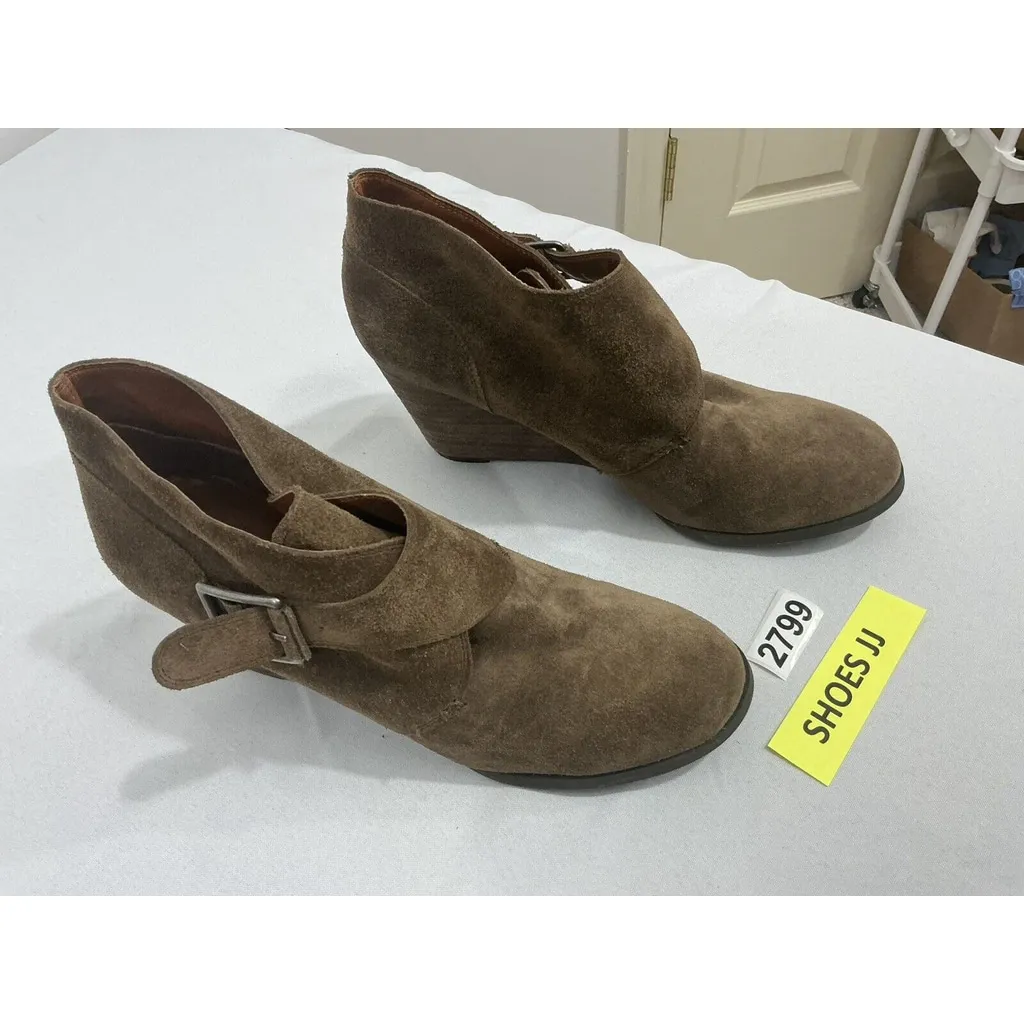 Womans Lucky Brand Sumarah 10 B (40) Brown Suede Buckle Wedge Bootie - Image 2