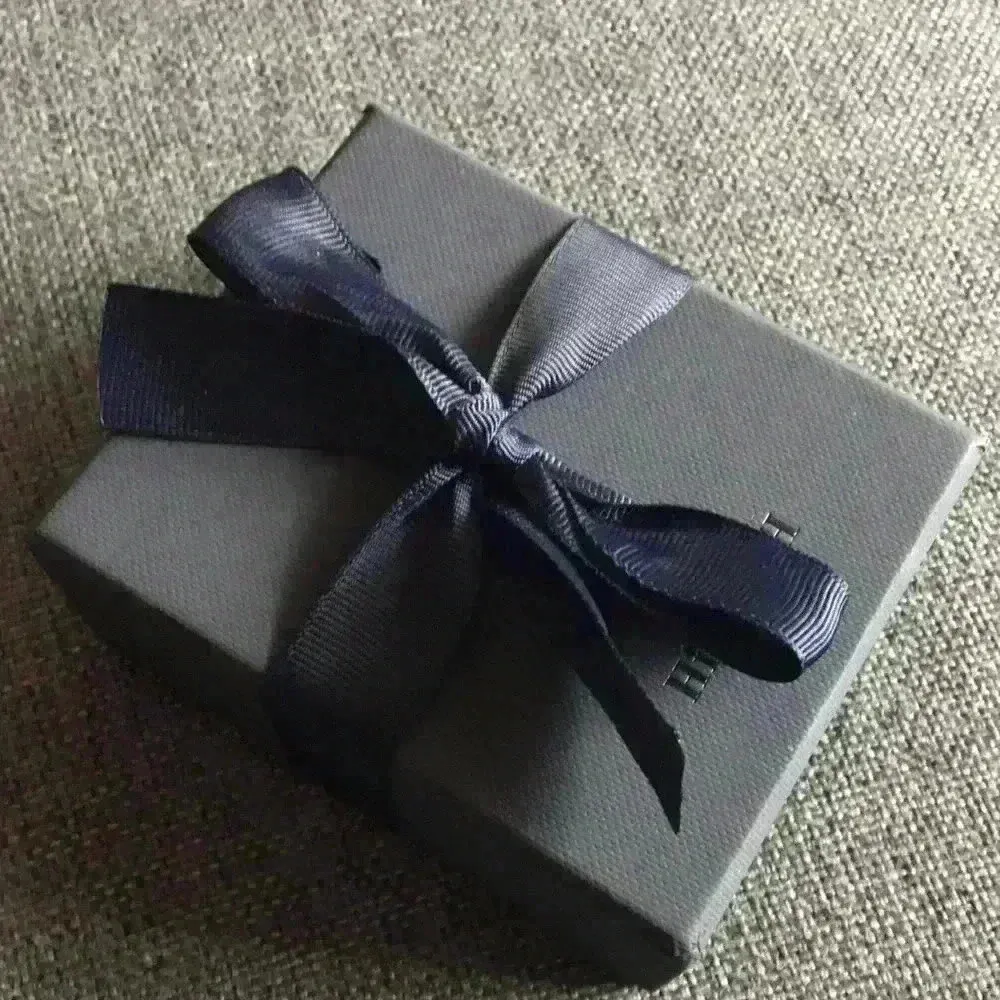 HiPeach Maple Leaf Painting Earring Gold - Image 5