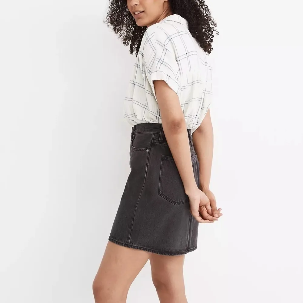 Madewell  Women’s Rigid Denim High-Waist Straight Mini Skirt Size 25 Black - Image 3