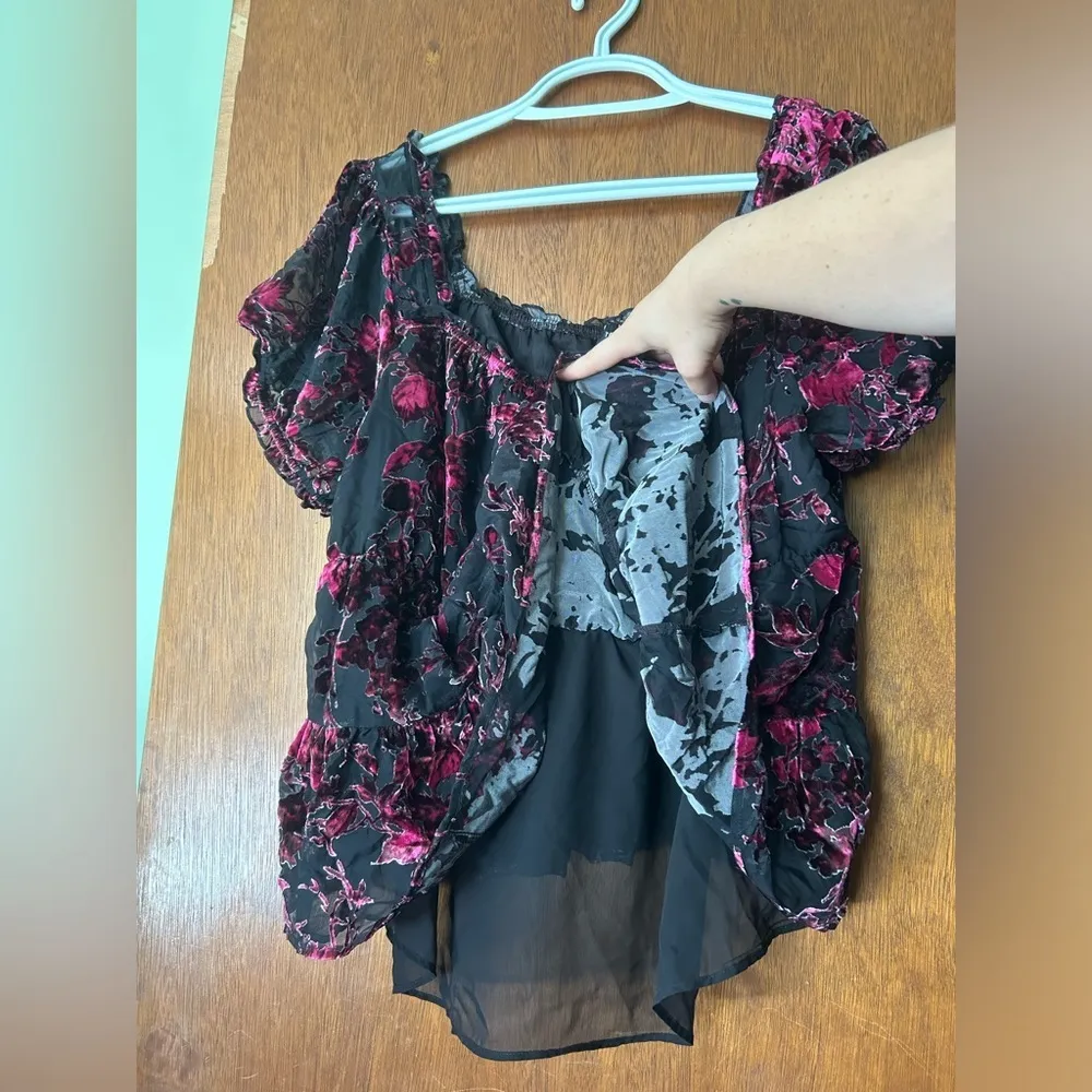 Torrid size 4 Babydoll pink/red crushed Velvet Tiered babaydoll Top sheer sleeve - Image 10