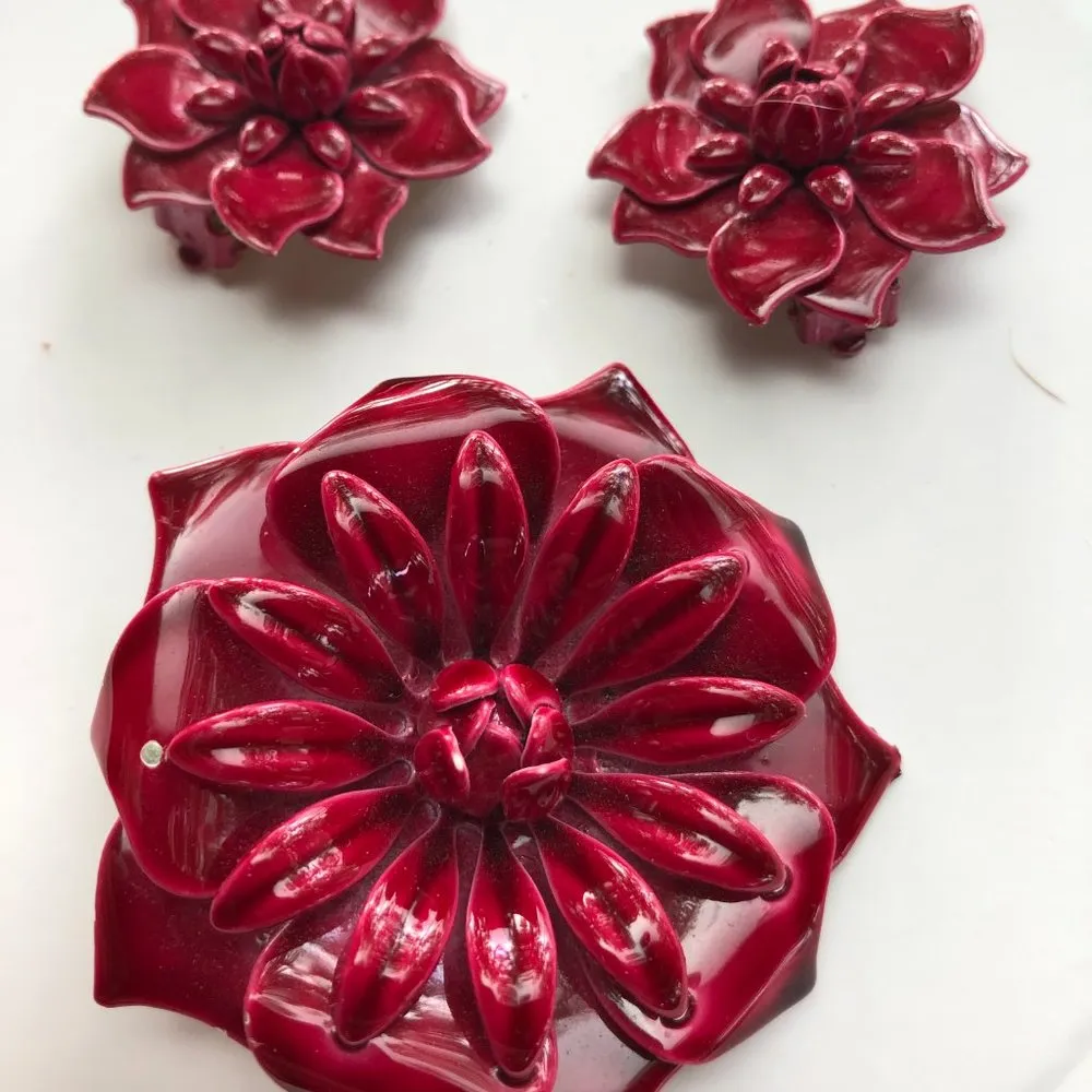 Vintage Metal Layered Flower Brooch and Ear Clips Red 2 1/4" x 2 1/4" + 1.5" Set - Image 7