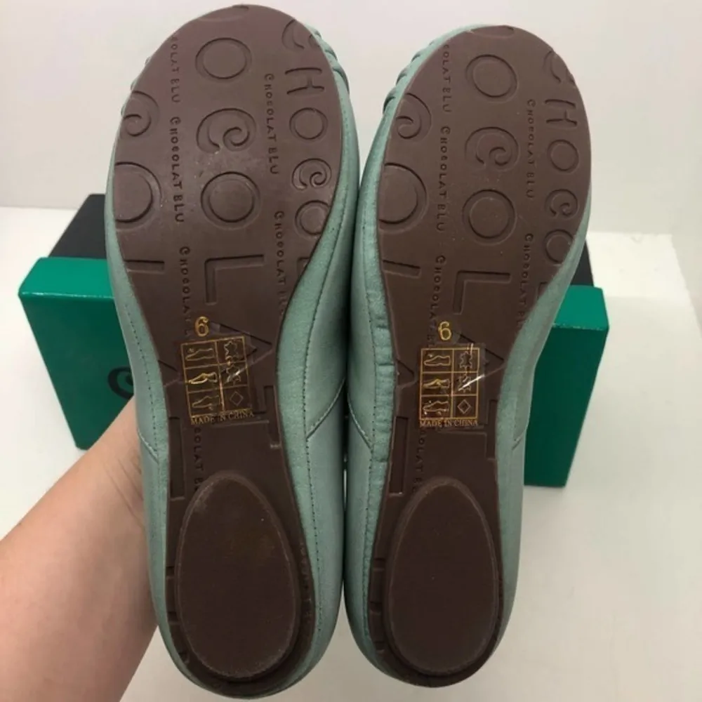 NWT Chocolat Blu pintuck green leather flats WIDE - Image 4
