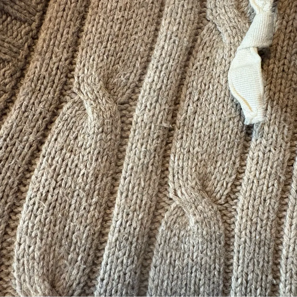 Hollister Y2K beige cable knit hooded deep v-neck rabbit hair sweater large - Image 10