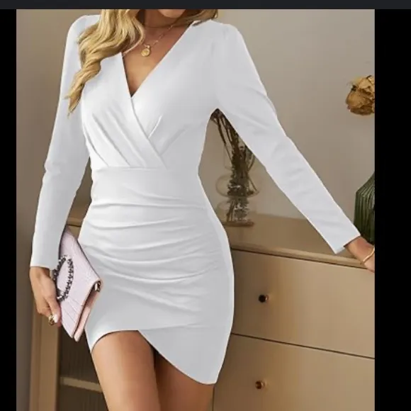 Elegant White Long Sleeve Dress - Image 2