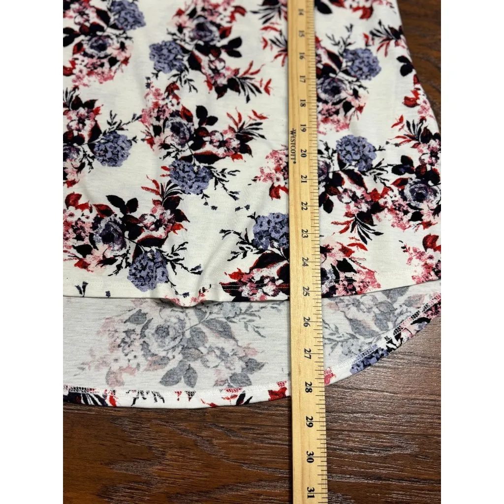 NEW LuLaRoe Womens Knit Tunic Top S Short Sleeve White Pink Floral Scoop Neck - Image 5