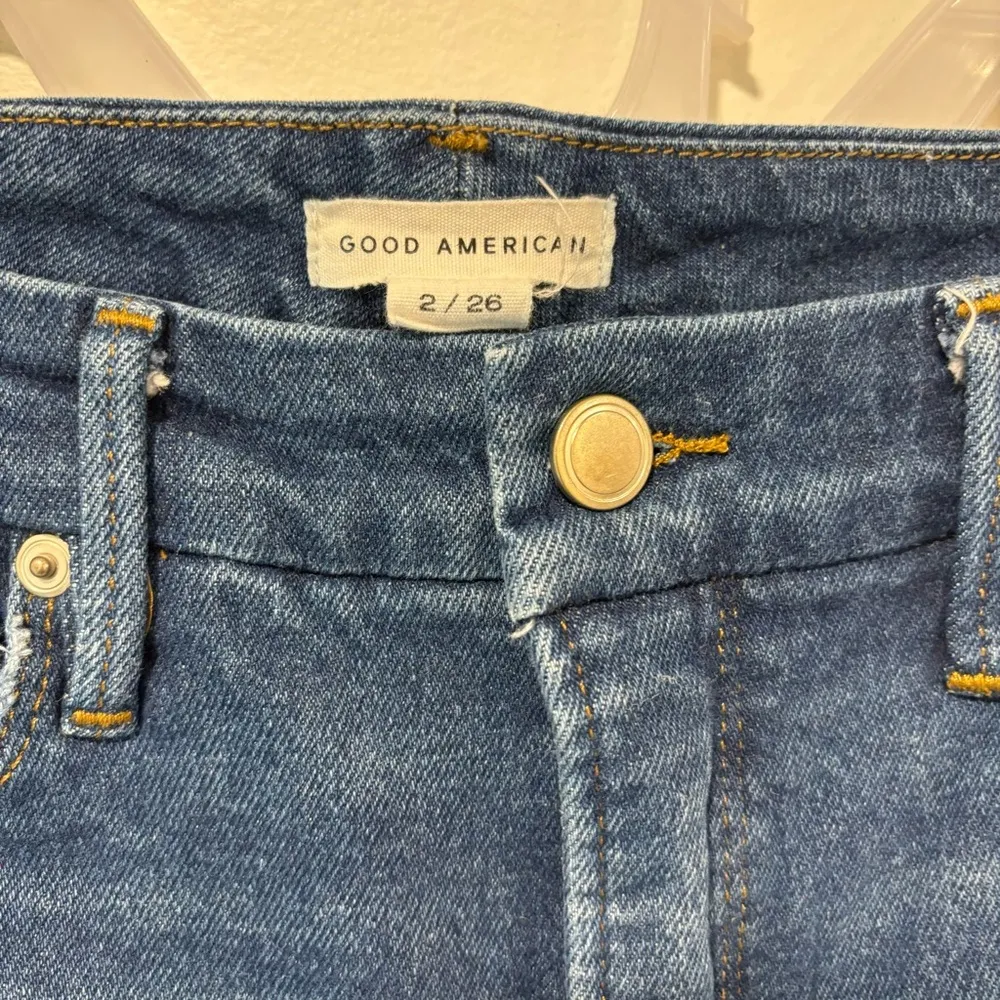 Good American Dark Wash Straight Leg Jeans Raw Hem Asymmetrical Pockets - Image 3