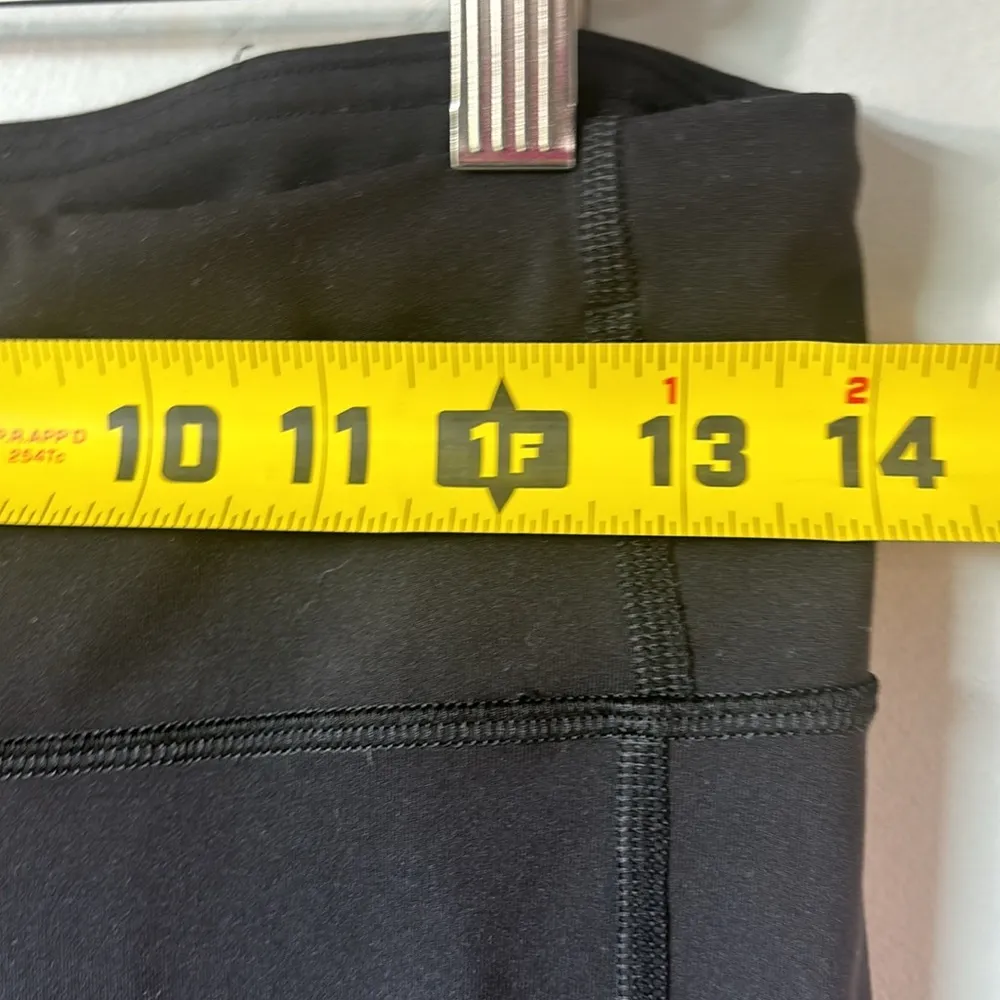 Lululemon Athletica Black crop leggings size 8. pkts. Paint spots as shown. - Image 10