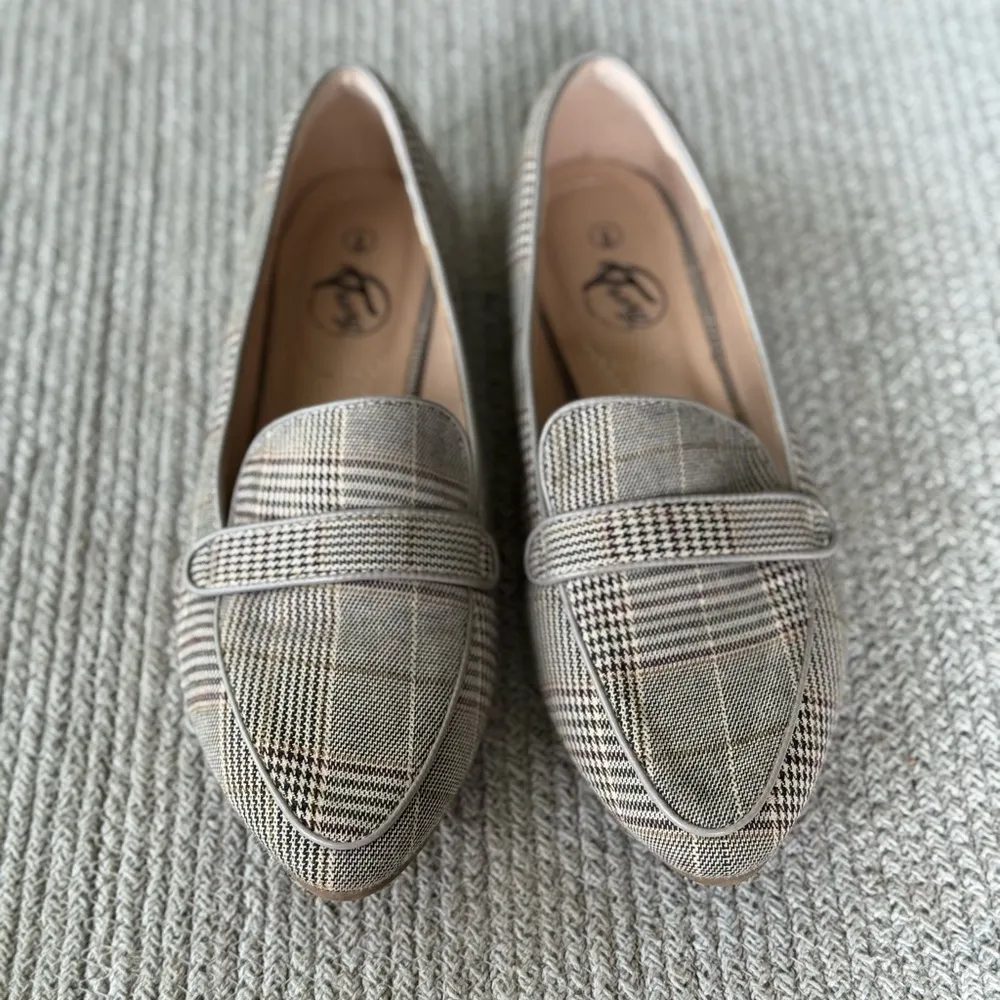 Trary Gray White Burgundy Plaid Flat Loafers Size 6 - Image 10