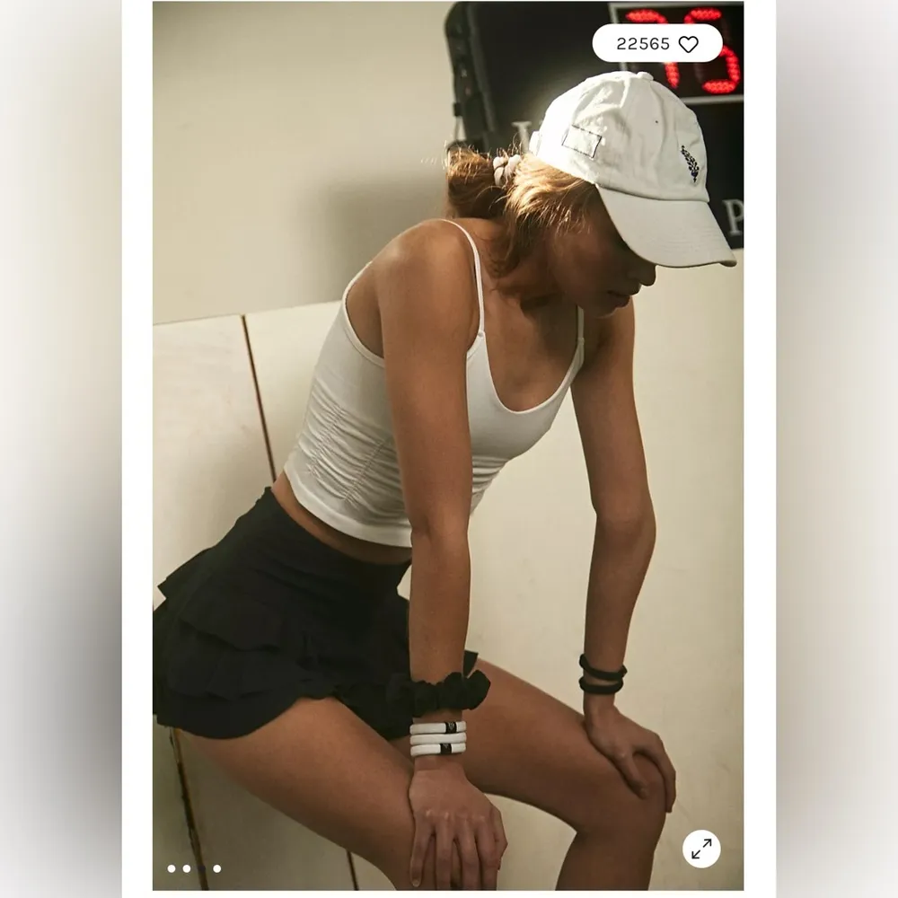 Good Karma Ruched Crop Tank in White XL - Image 3