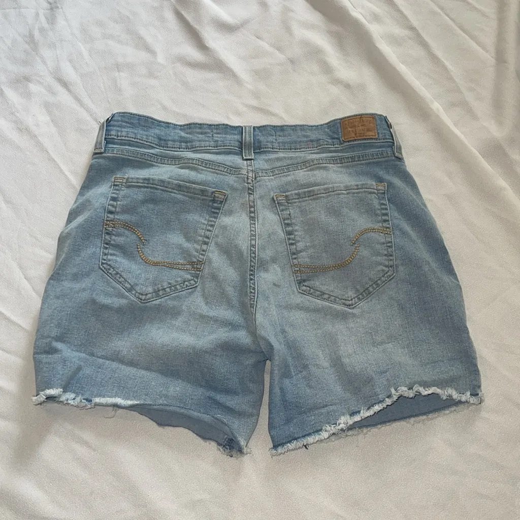 Signature by Levi Strauss Blue Jean Shorts with Frayed Hem size 8 woman’s - Image 6
