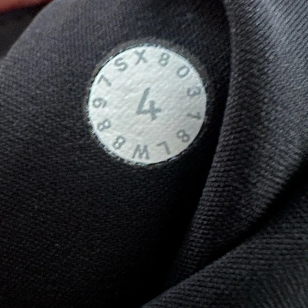 Lululemon On The Fly Skirt Black size 4 - Image 7