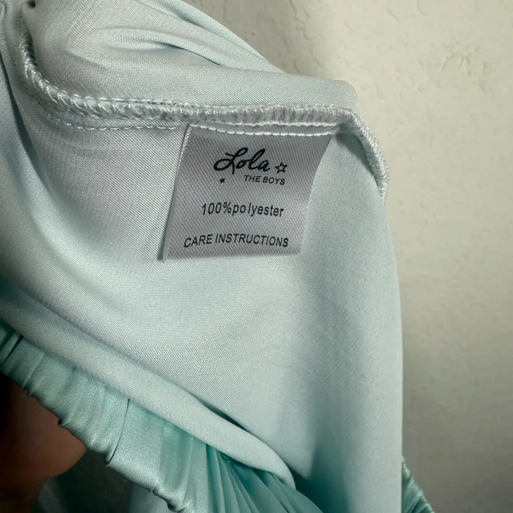 Lola + The Boys Sky Feather Silky Set Size Small - Image 16