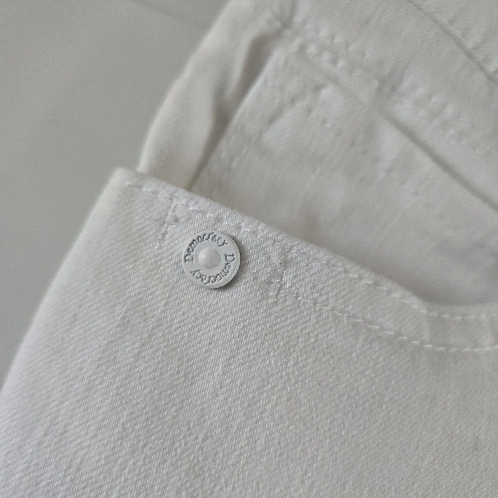 Democracy Ab solution White Denim Bermuda Jean Shorts Women Sz 6 Casual Stretchy - Image 5