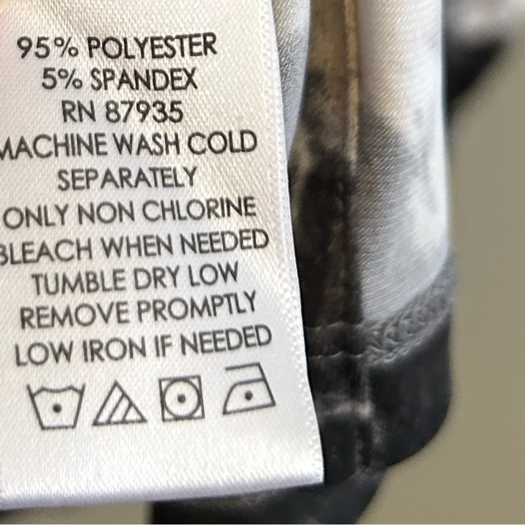 Women’s Susan Graver Printed Liquid Knit Tie Dye Button 3/4 Sleeve Medium - Image 9