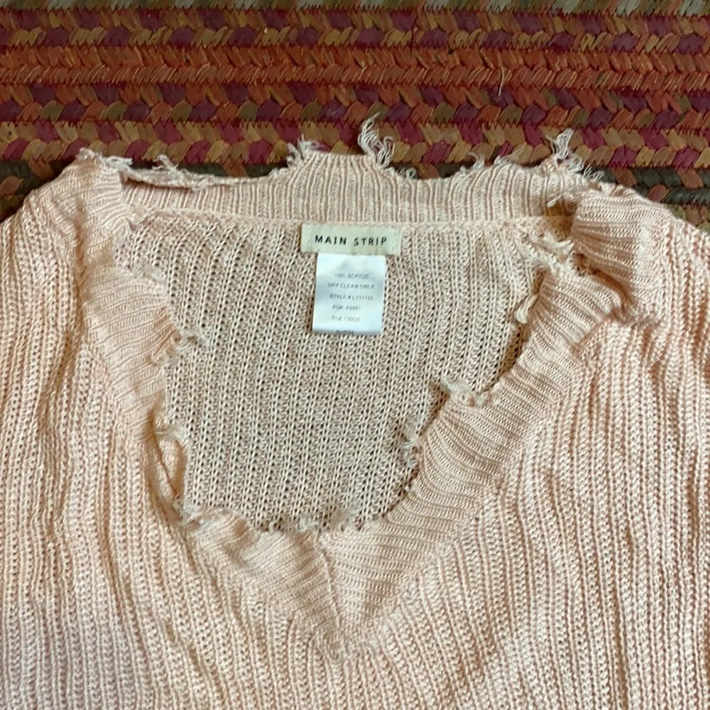 NWOT LIGHT PINK KNIT DISTRESSED SWEATER - Image 2