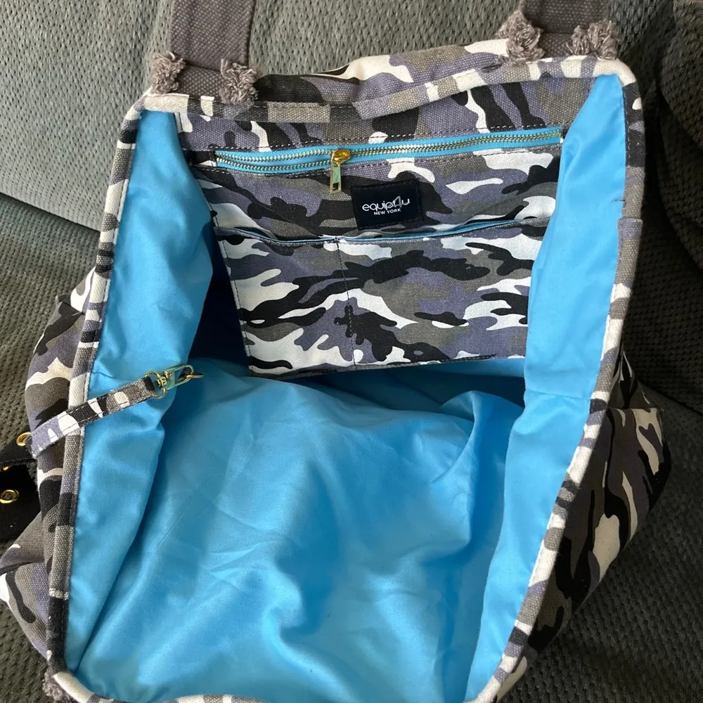Brand new condition camo tote with extra clutch - Image 2