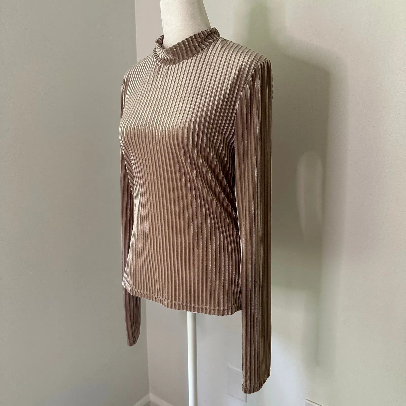 Lulu's lilac purple velvet striped long sleeve mock neck top size L - Image 3