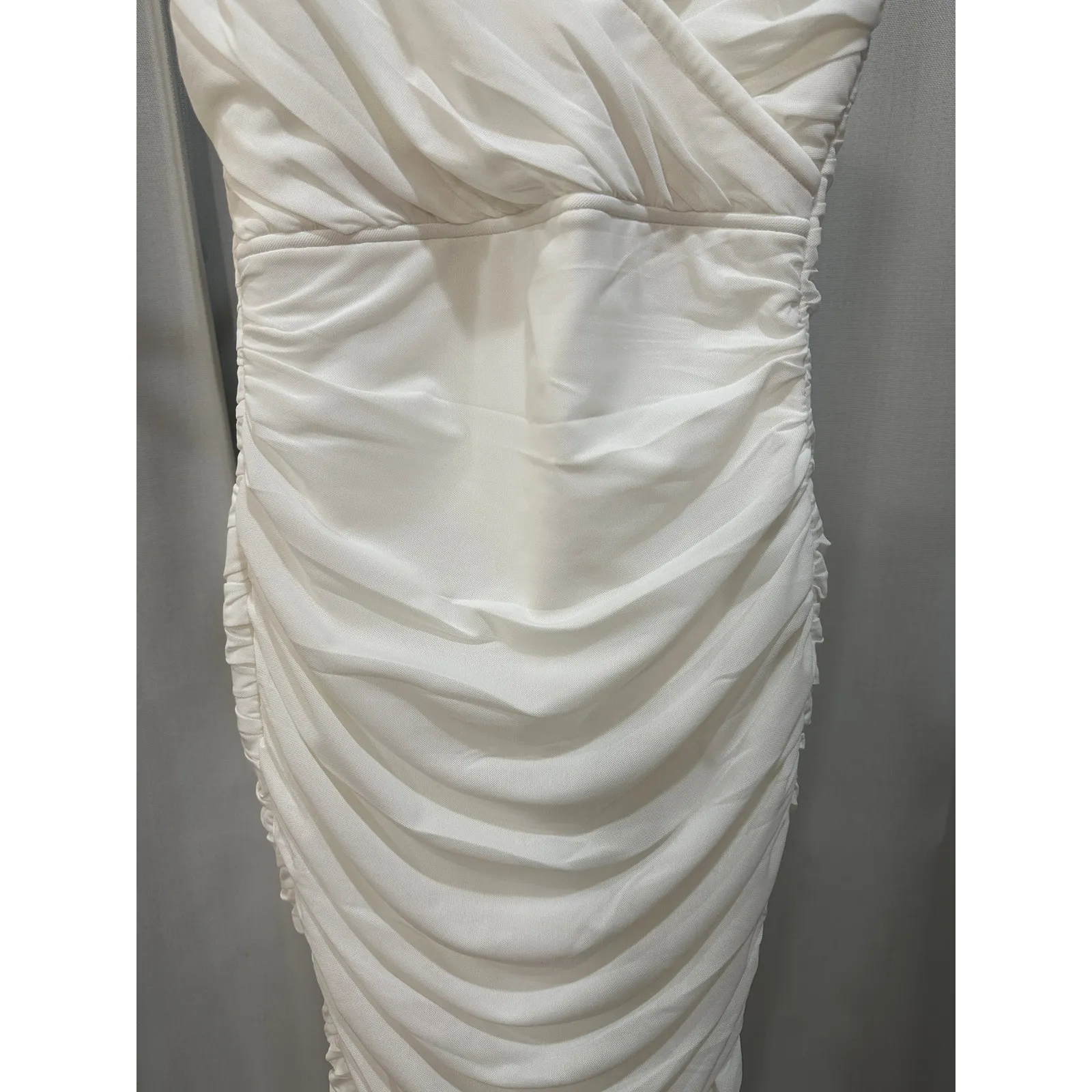 Elliatt Pippa Dress White Size Small Lightly Worn Flattering Ruched Fabric Comfy - Image 4
