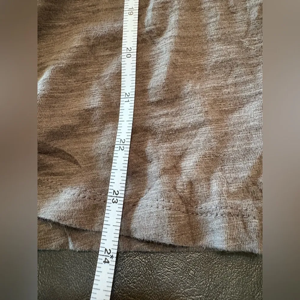 Old Navy Grey Floral Blouse size M - Image 10