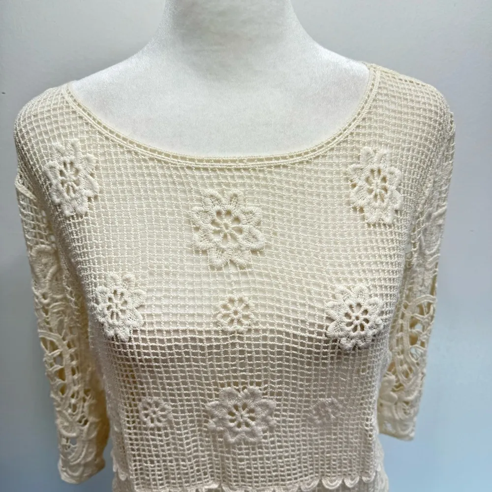 Beige Crocheted Loose Knit Floral Boho Half Sleeve Scalloped Hem Pullover Top Size M - Image 6
