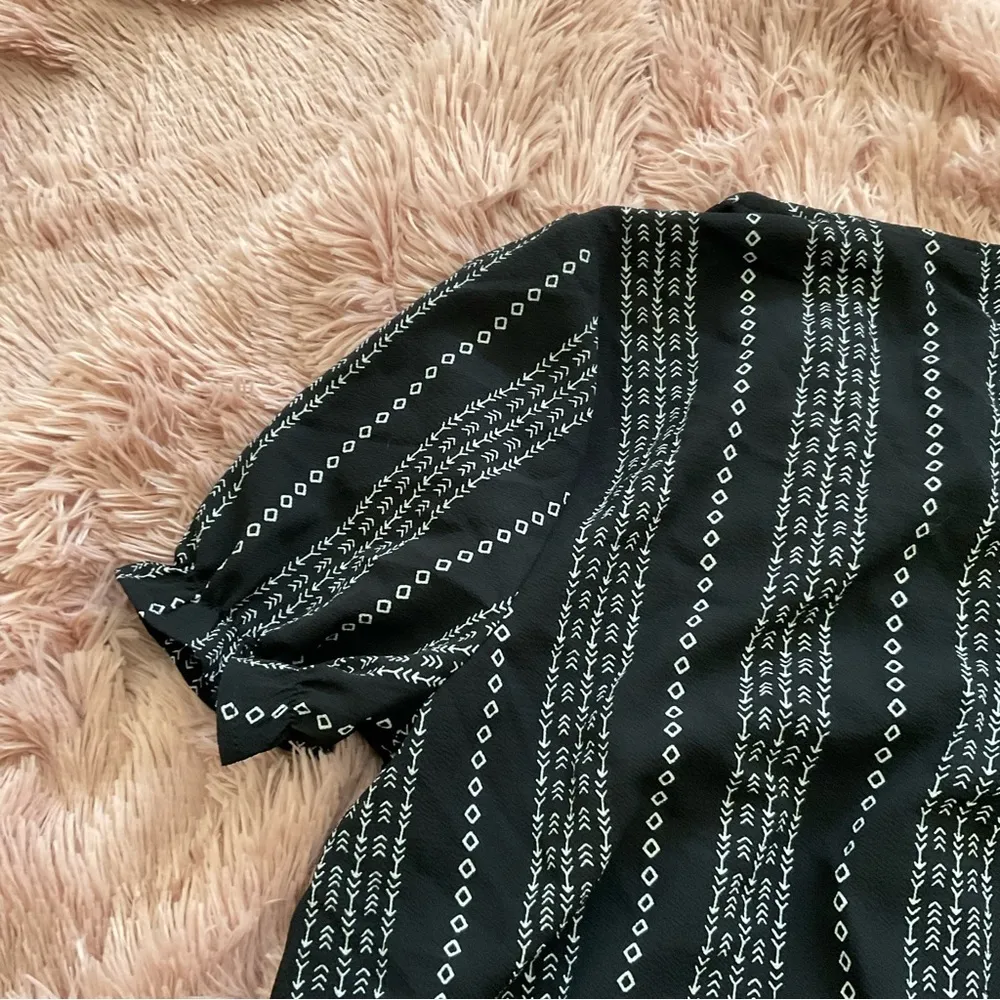 Brand - Love Tree crop top black - Image 9