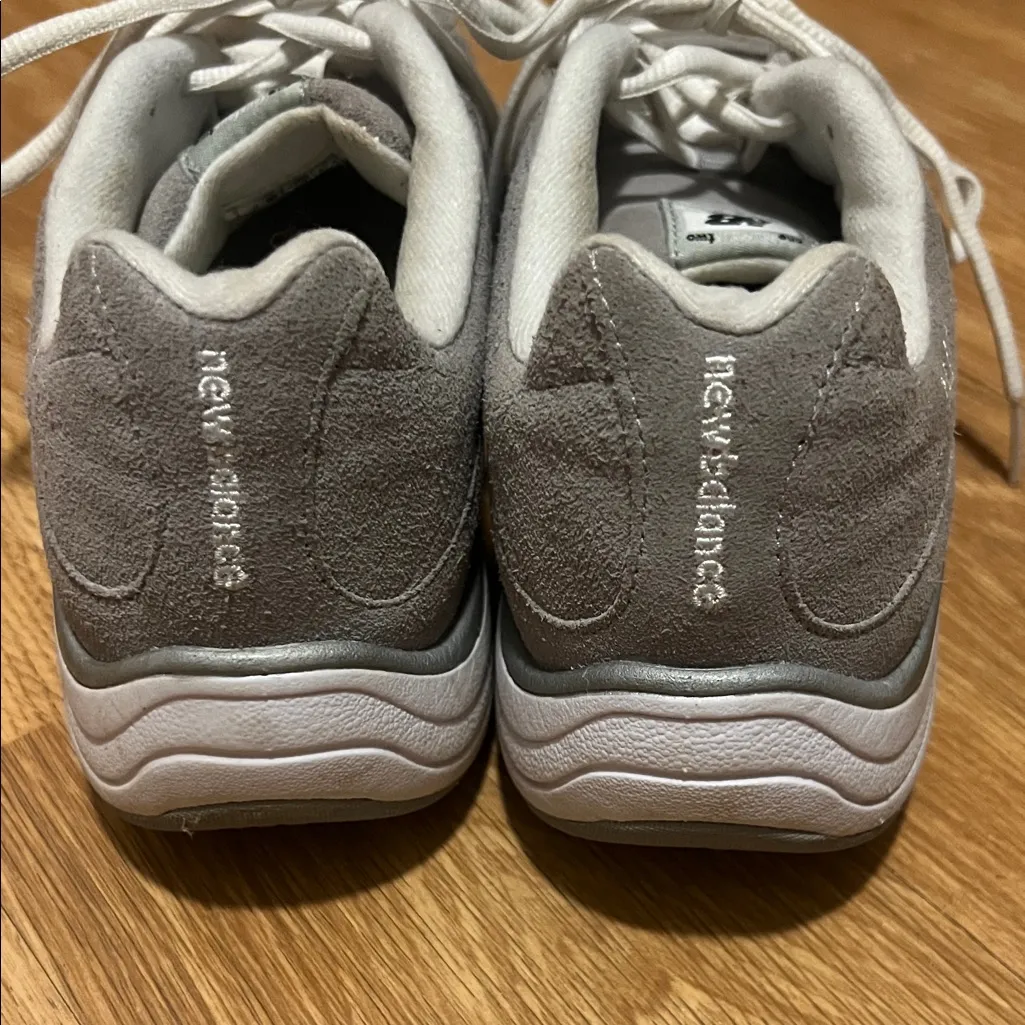 New Balance Women's Gray and White Sneakers rock & tone size 7 like new - Image 4