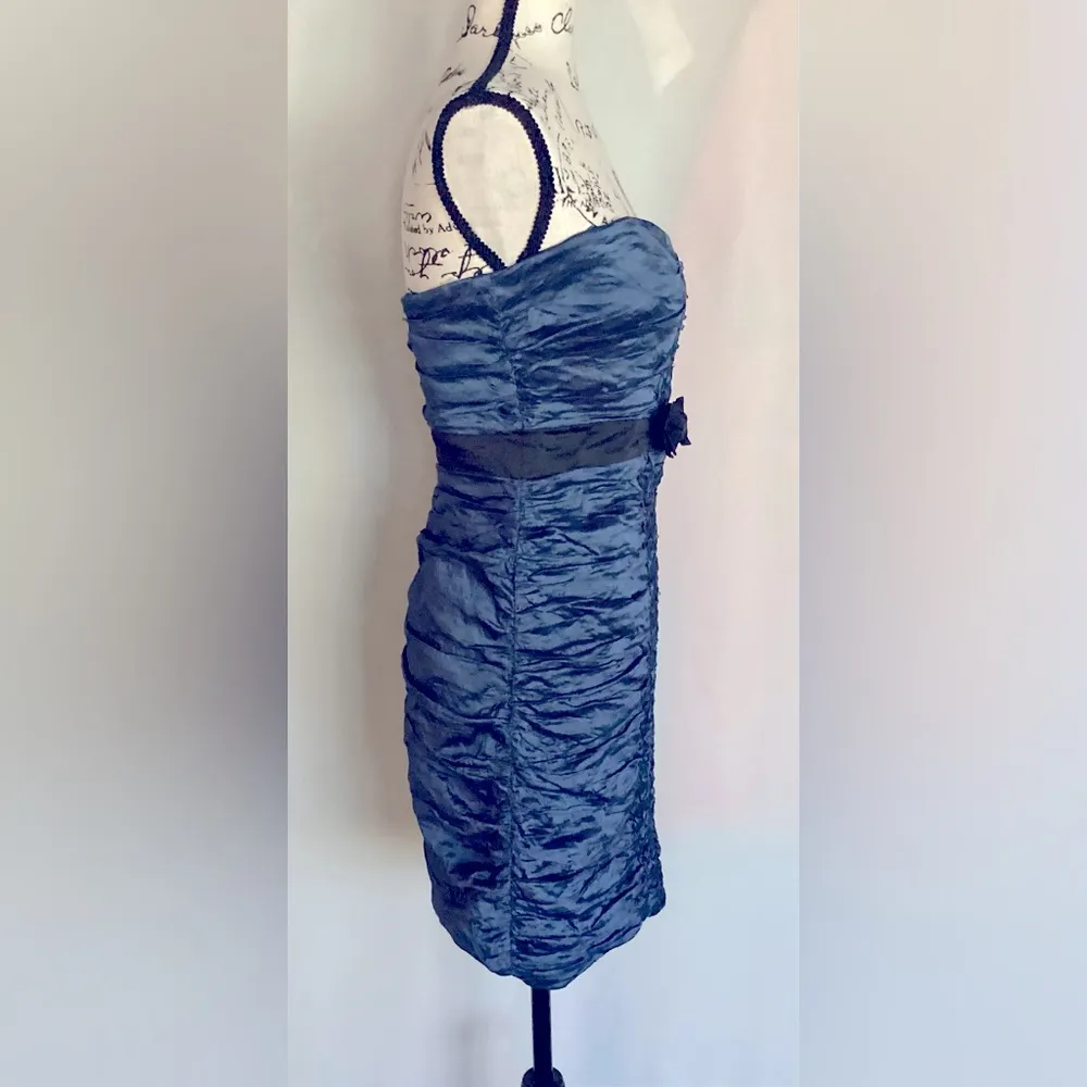 BCBGMaxaZria dress. Size 8 - Image 3