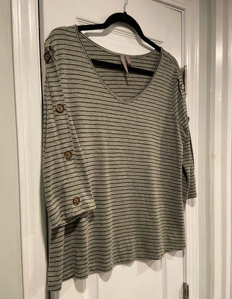 Brina + Em Size L Gray Black Stripe V Neck 3/4 Sleeve Button Detail Casual Top Size L - Image 6