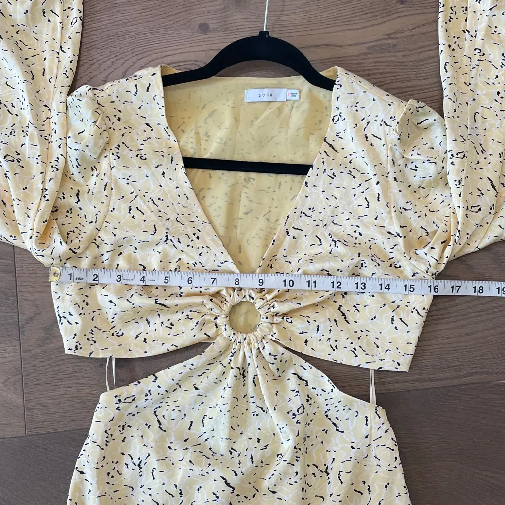 Lush Butter Yellow Silky Cut Out Midi Dress Size Small
Long Sleeve - Image 11
