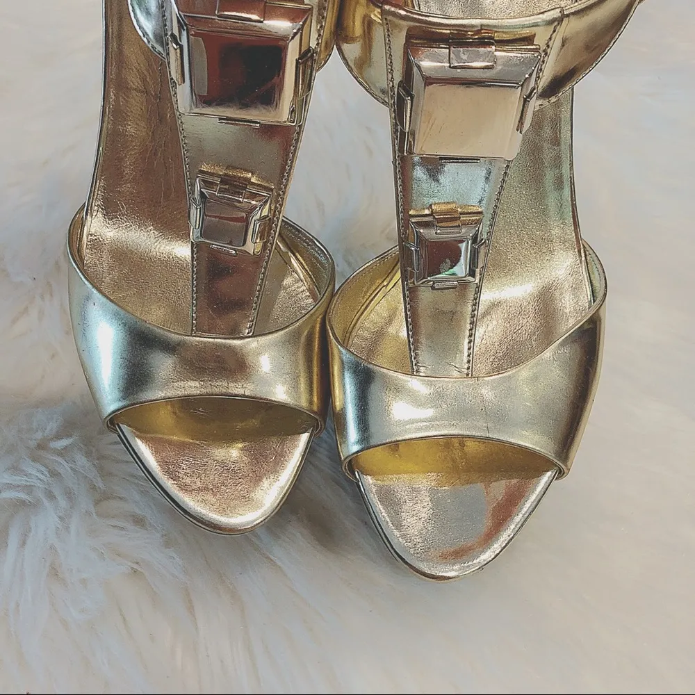 Gucci Women's Size 7B Gold Metallic Studded T Ankle Strap Stiletto High Heels - Image 11