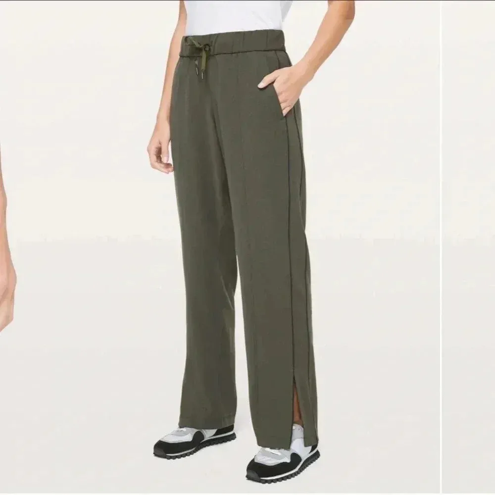 Lululemon On the Right Track Pant Size 10 Dark Olive / Black - Image 2