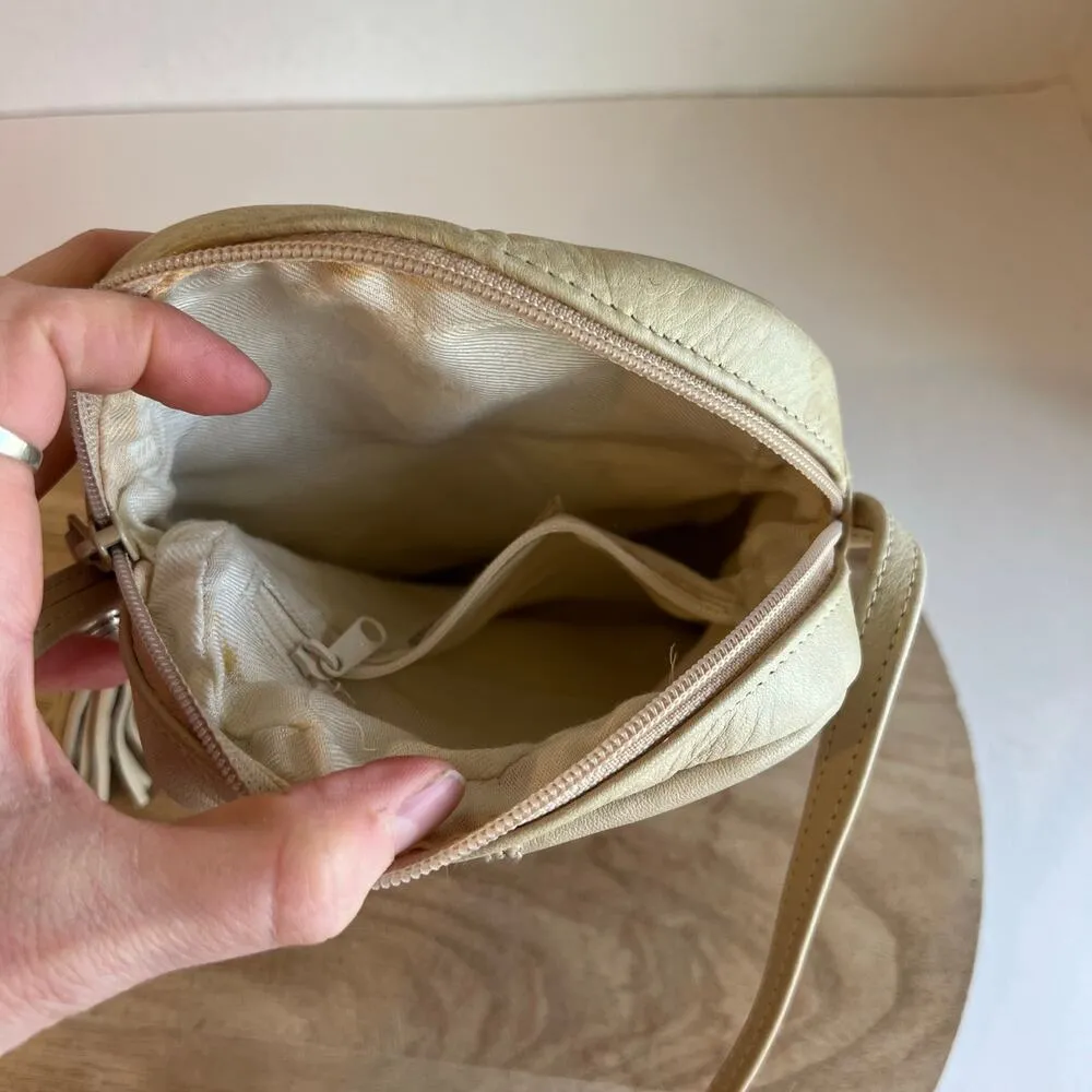 Diamicci Vintage 90s Cream Leather Woven Tassel Pull Crossbody Small. Square Bag - Image 7