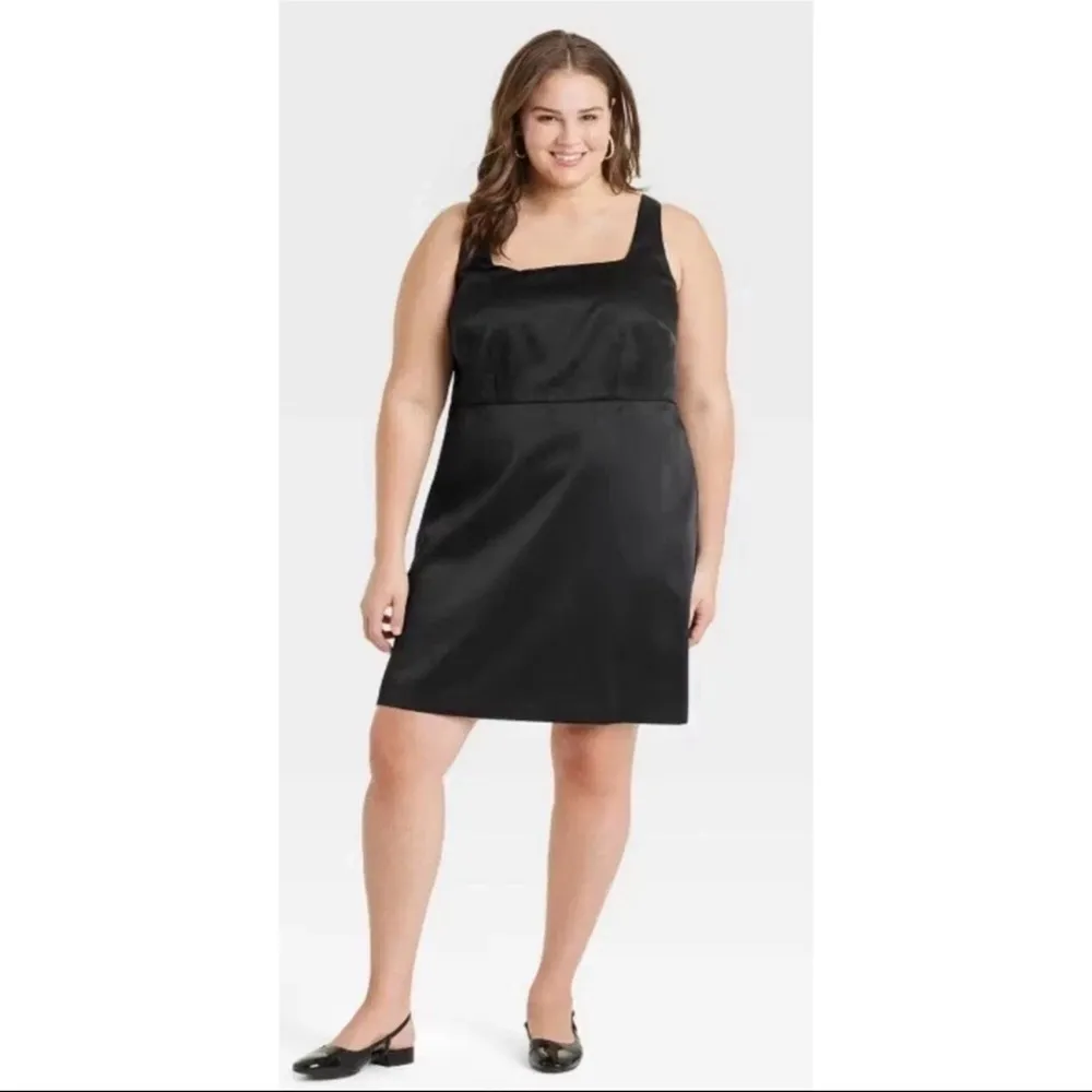 NWT Elegant Black Sleeveless structured Satin Mini Dress size 12. Classic modern - Image 5