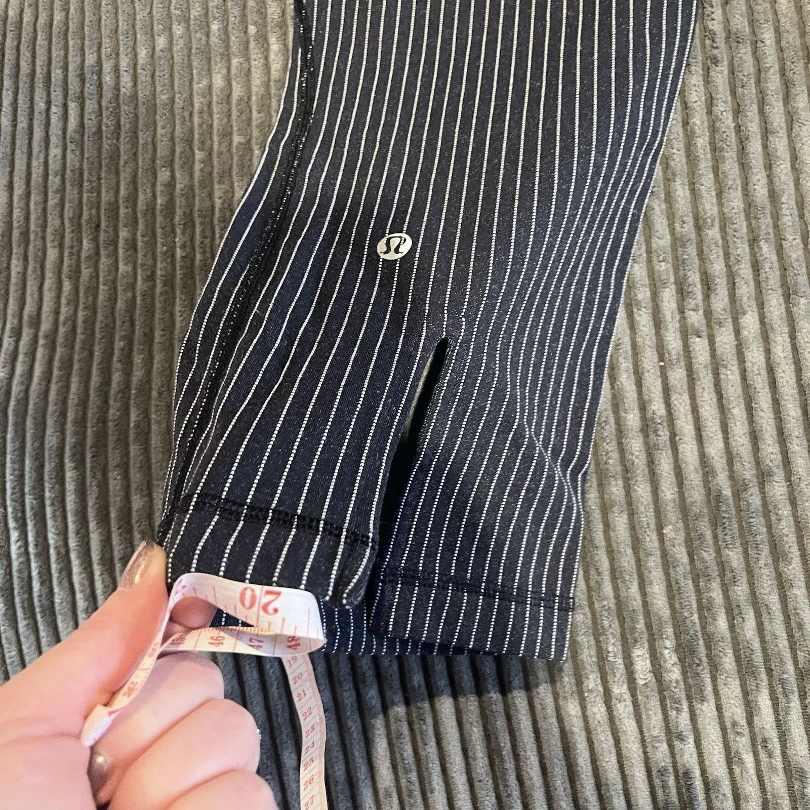 Lululemon Lulu Vertical Stripes Cropped Leggings Womens Size 6 Blue Calf Slits - Image 8