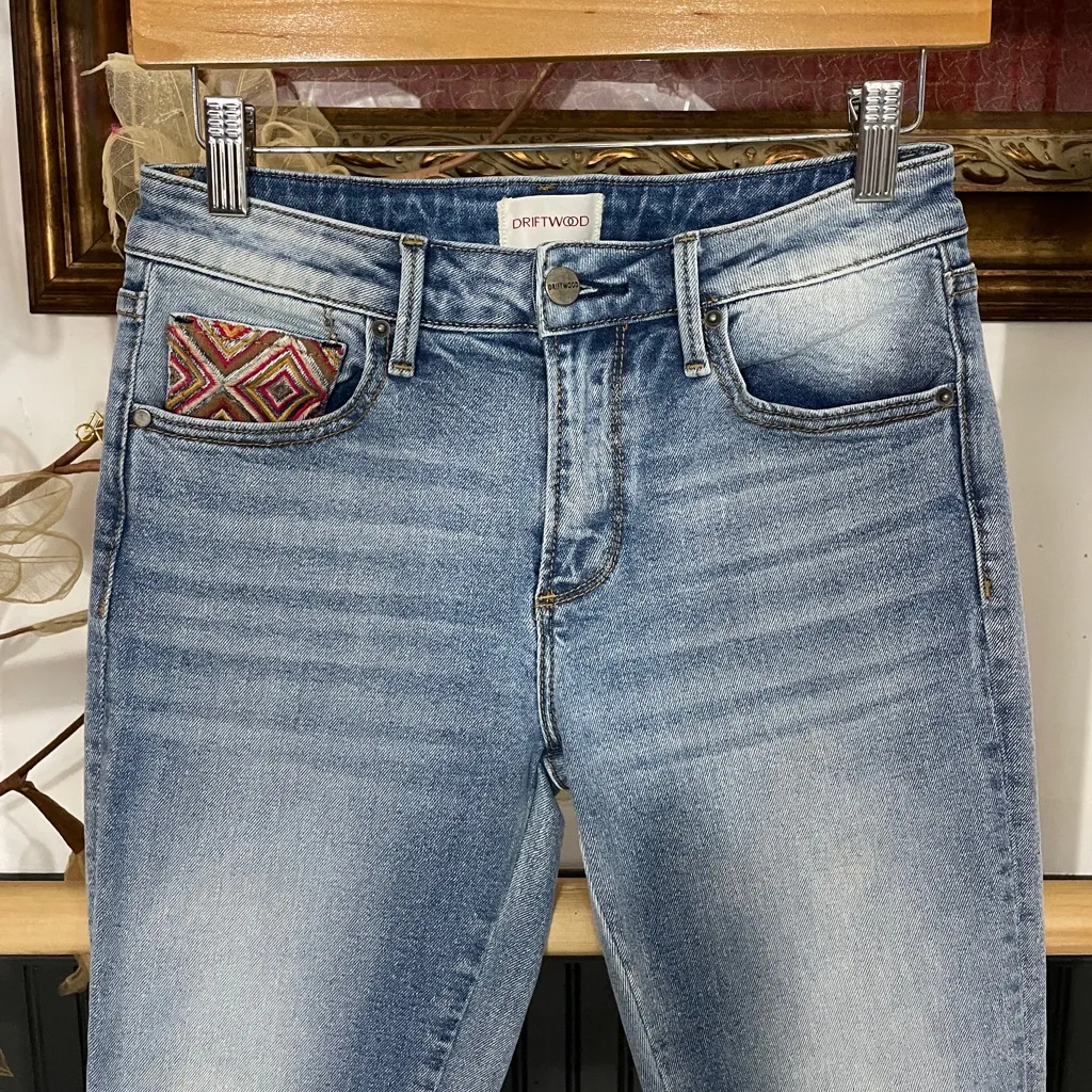 Driftwood Colette Diamond Daze Denim Light Wash Embroidered Cuffed Jeans- 25 🧡🎀 - Image 4