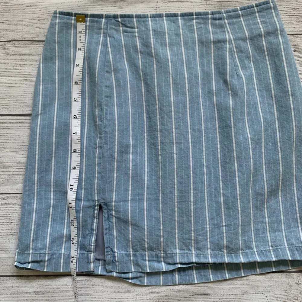 Forever 21 Light Blue and White Striped Chambray Mini Skirt in Size Small - Image 6