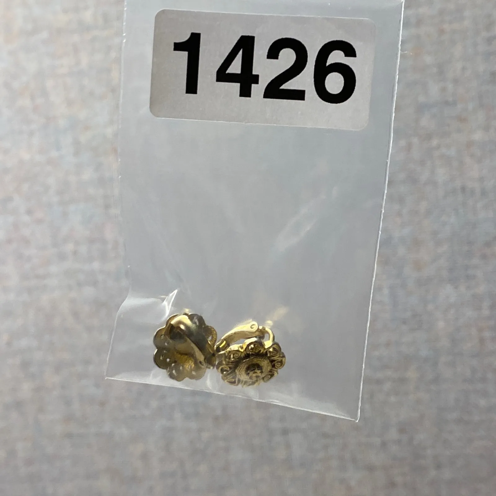 Vintage Gold Tone Stylized Floral Button Clip On Earrings Retro Style - Image 6
