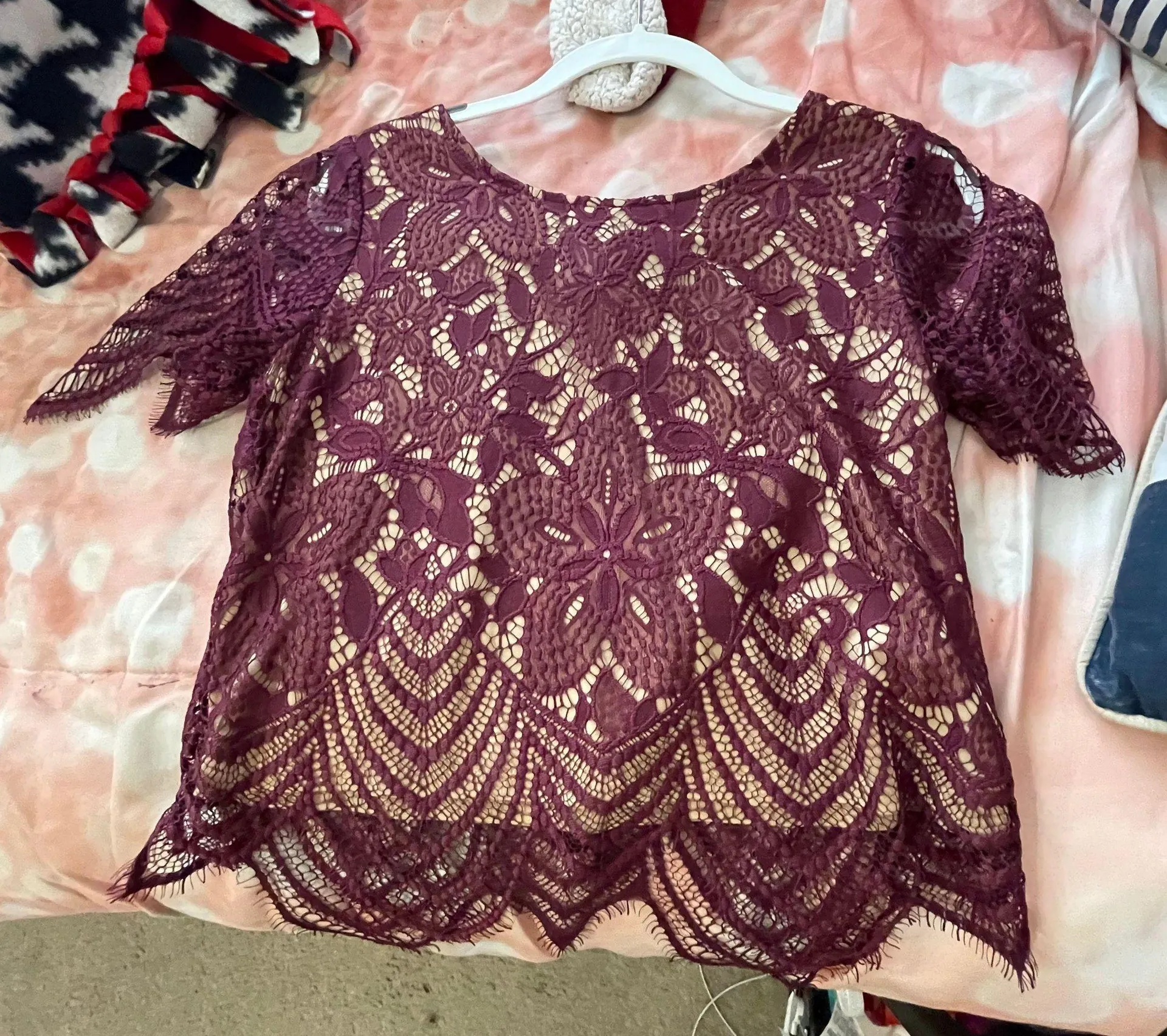 Maroon Lace Crop Top - Image 2