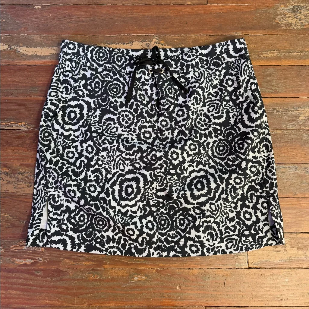 Rip Skirt Floral Tie Closure Sport Skirt in Night Blooms ~ Size Medium 💛🍄 Black - Image 5