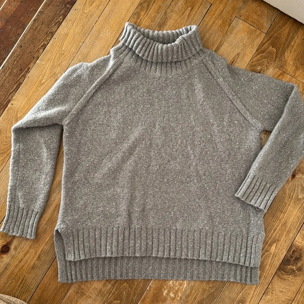 Pink Lily Gray Turtleneck Sweater Small - Image 3