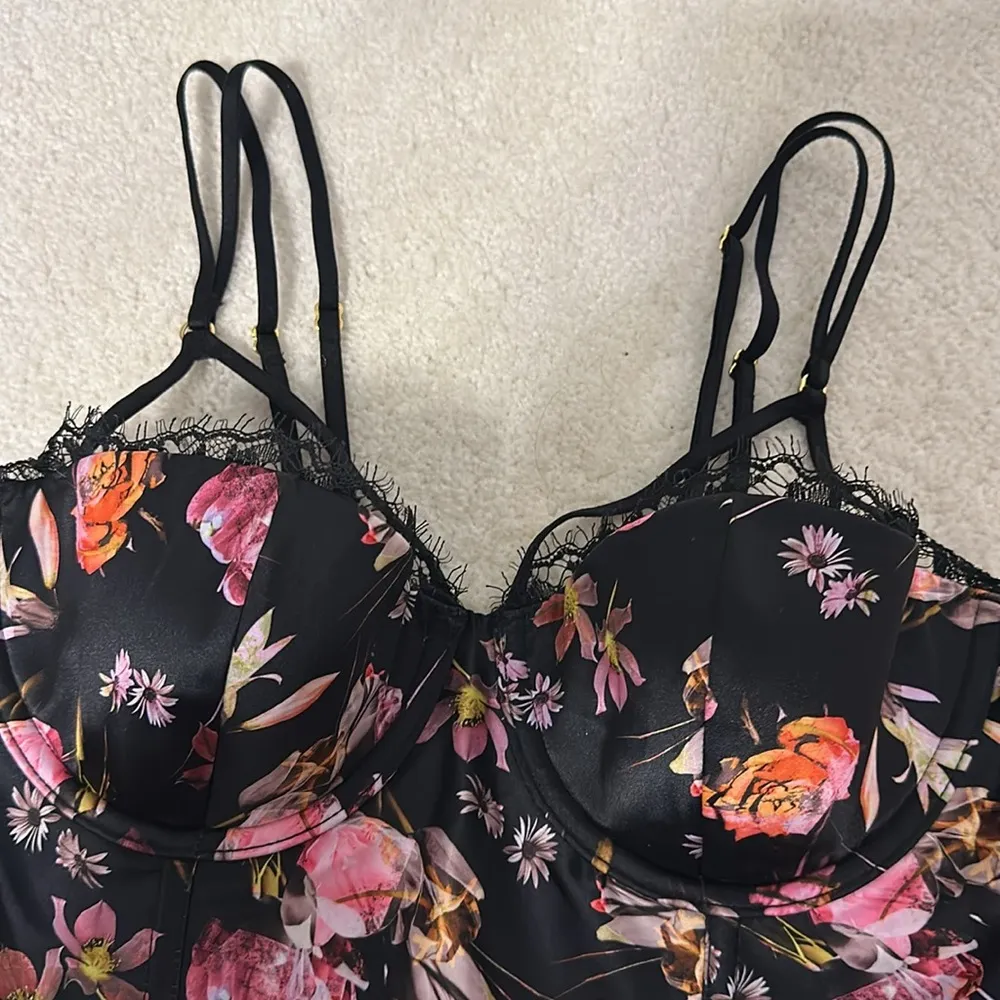 Victoria’s Secret floral bustier and pant set - Image 8