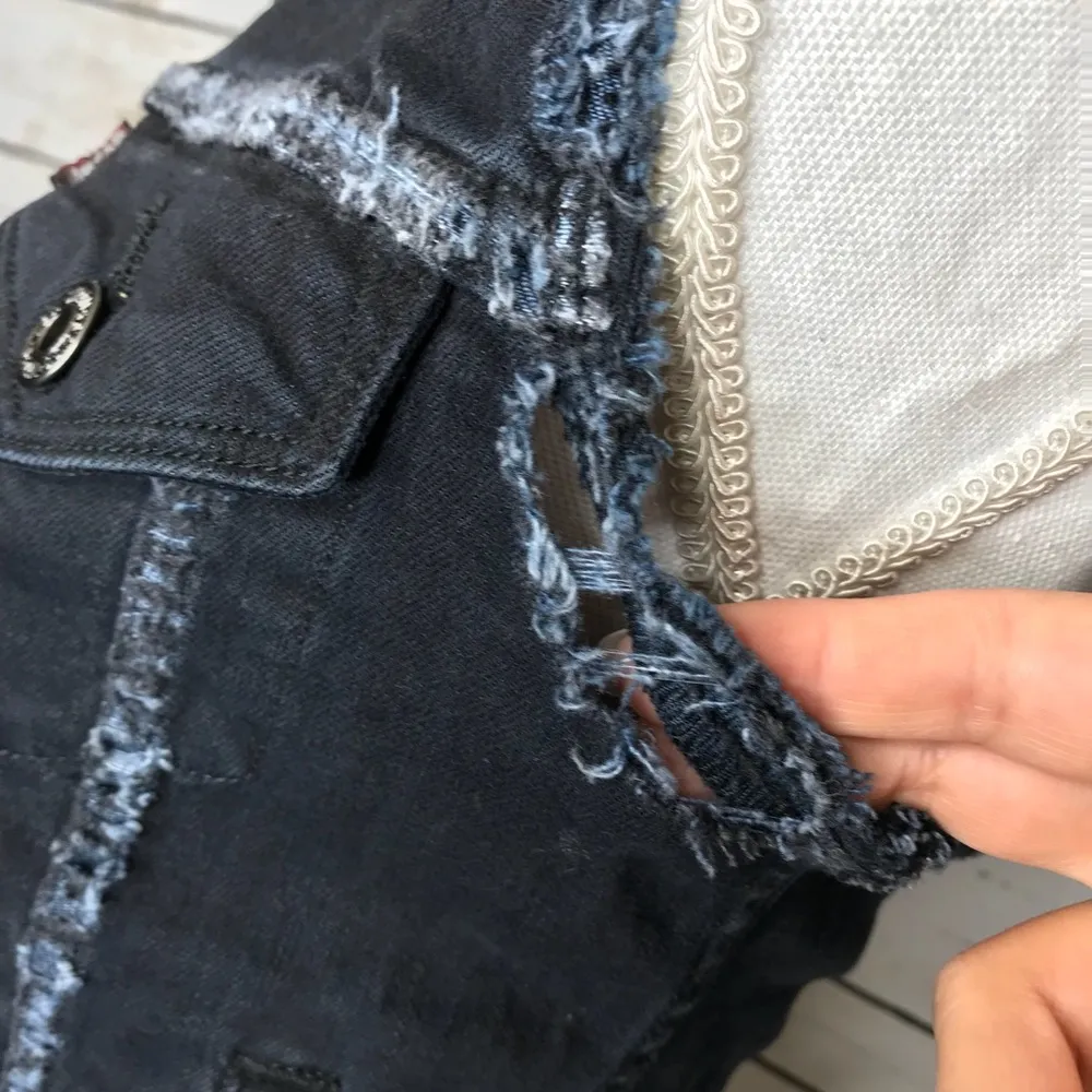 🌴Levi’s Womens Distressed Dark Denim Vest Size XS - Image 6