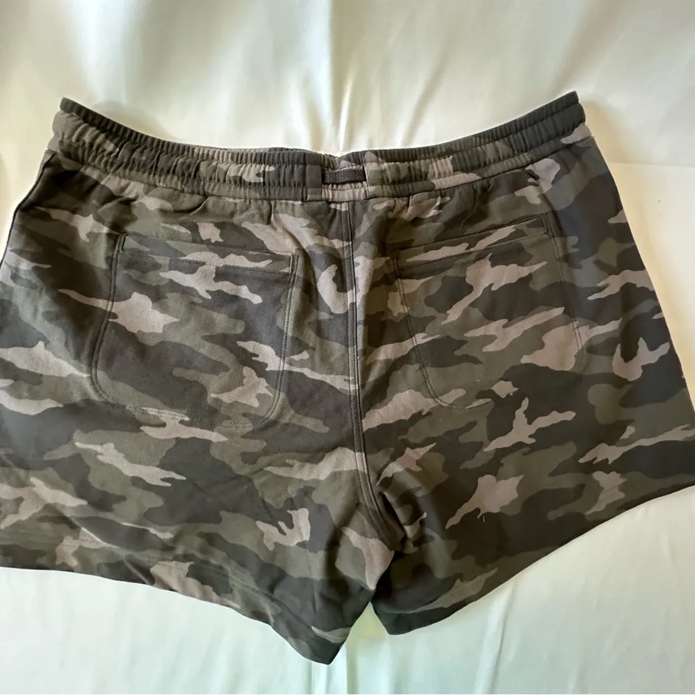 ATHLETA Shorts Women's 16T  Farallon Camo Athletic Yoga Drawstring Grey Black - Image 7
