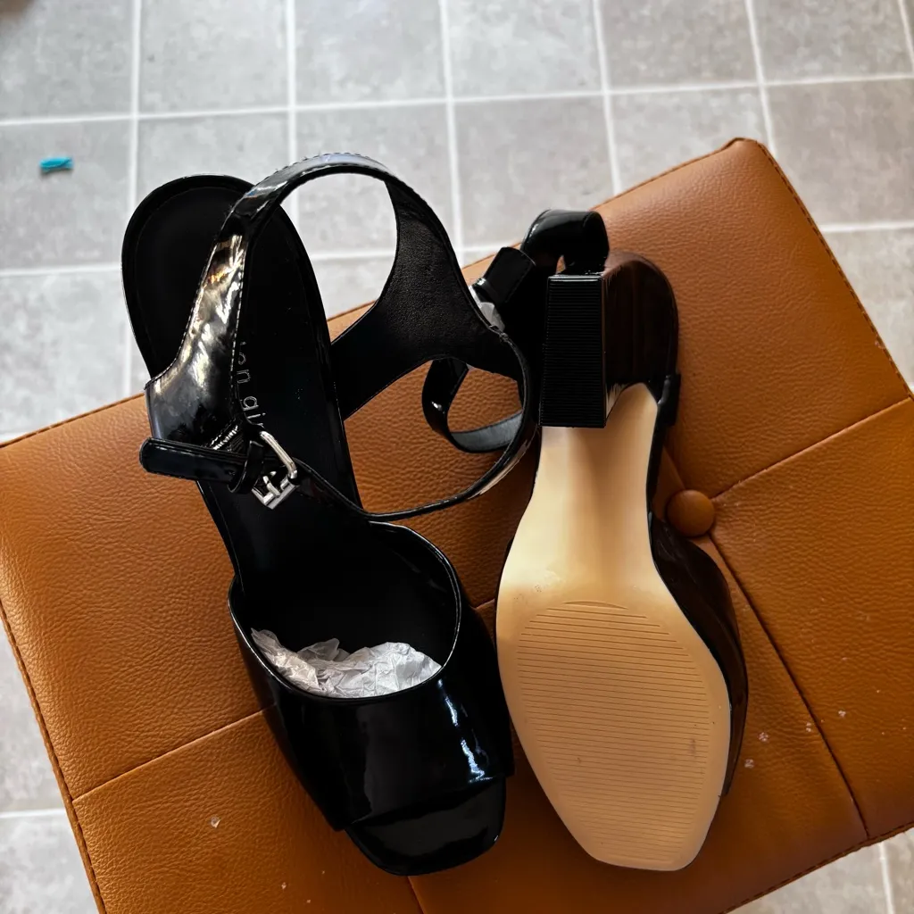 Madden Girl Glossy Black Platform Heels - Image 5