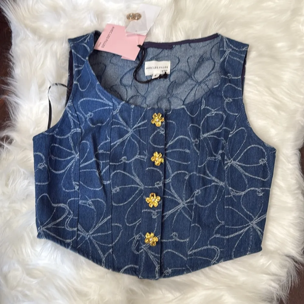 Avec Les Filles  Embroidered Button Front Top - Image 3