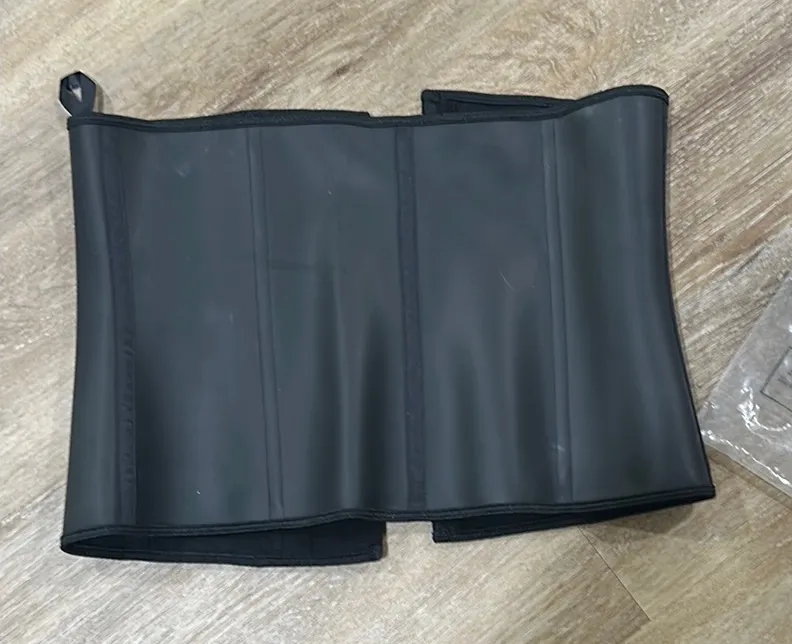 Yianna Black corset - Image 2