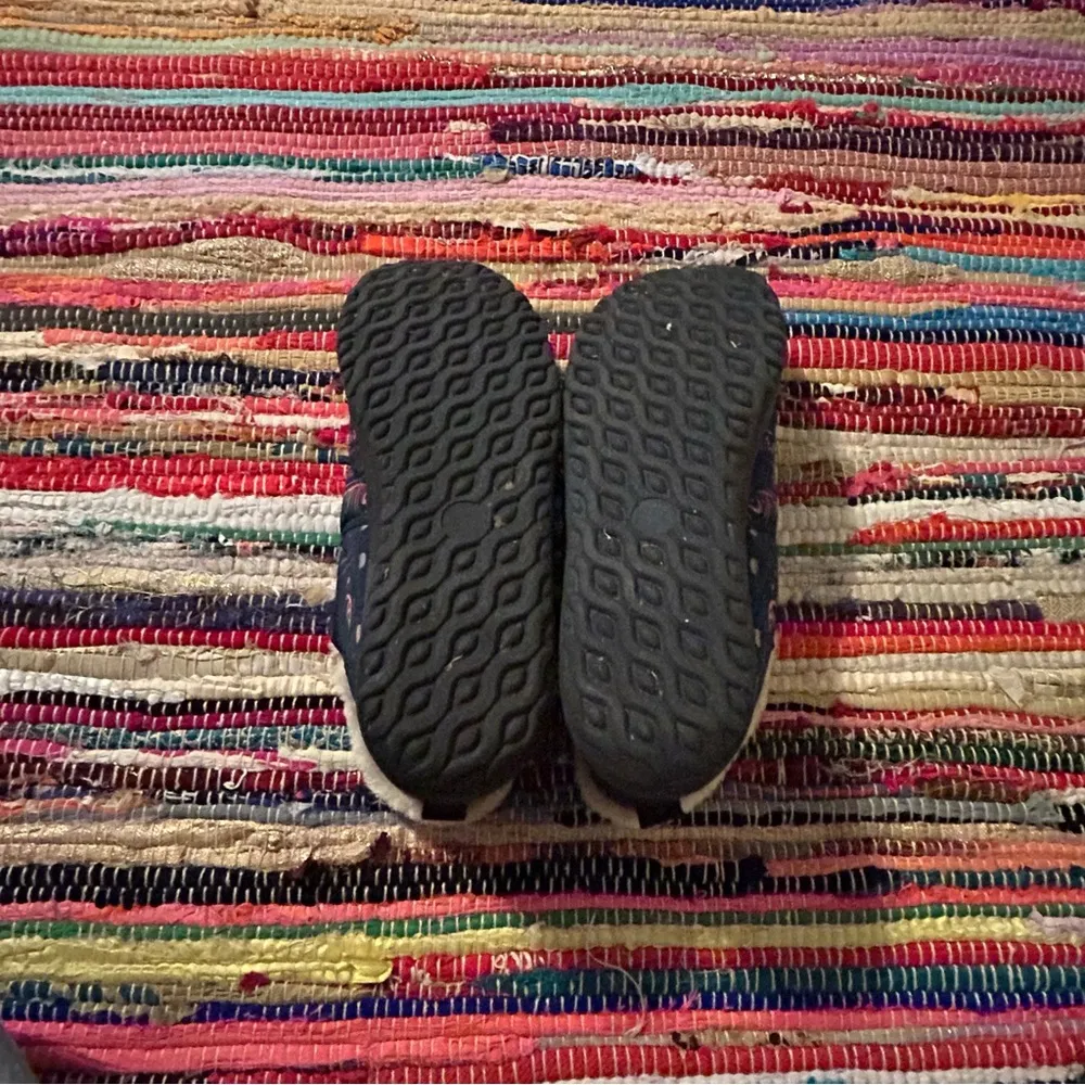 YES WE VIBE Abstract Color Hippie Bus Faux Fur Shoes Slip On Womens Size 8.5 Blue - Image 11